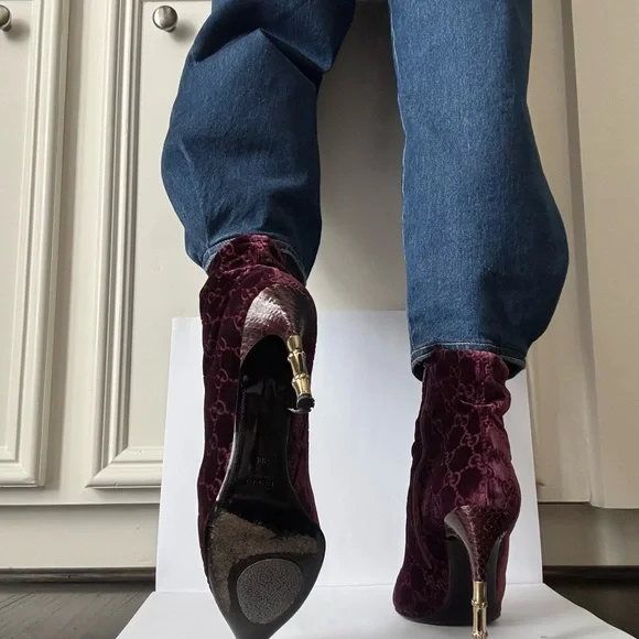 Gucci Purple Velvet Ankle Boots.
I wear a 8.5/9. These are just a tiny bit big. - Picture 5 of 7
